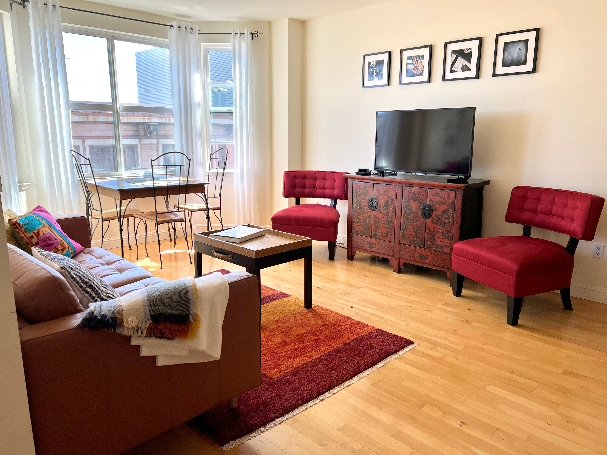Light-filled Condo on a Quiet Street, Centrally Located in San Francisco - Parking Spot Included - Photo 1
