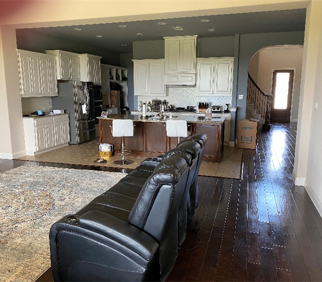 Large house with plenty of space. - Photo 2