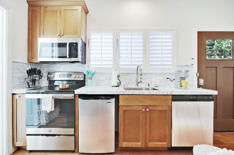 New Private Gated 1BR Cozy Guesthouse w/ Your own kitchen, in-unit W/D, AC, easy Parking in quiet residential area by Good Sam and Los... - Photo 4