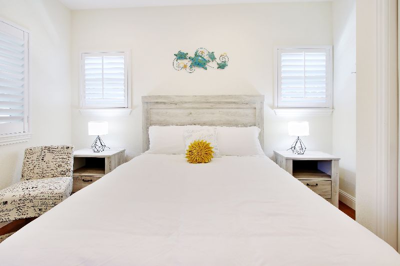 New Private Gated 1BR Cozy Guesthouse w/ Your own kitchen, in-unit W/D, AC, easy Parking in quiet residential area by Good Sam and Los... - Photo 5
