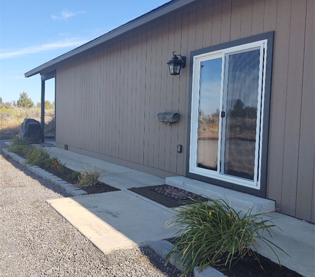 1000 sq. ft. guest house , Quiet, country, fully furnished one bedroom , located in SE BEND - Photo 3
