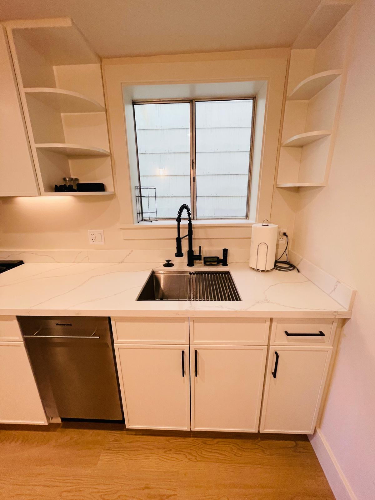 Cole Valley 1 Bedroom - Photo 3
