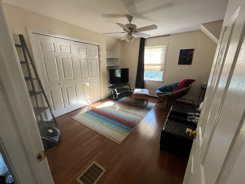 Multiple private rooms available in an unbeatable location 5 minutes (1.5 miles) from UVM Medical Ce - Photo 10