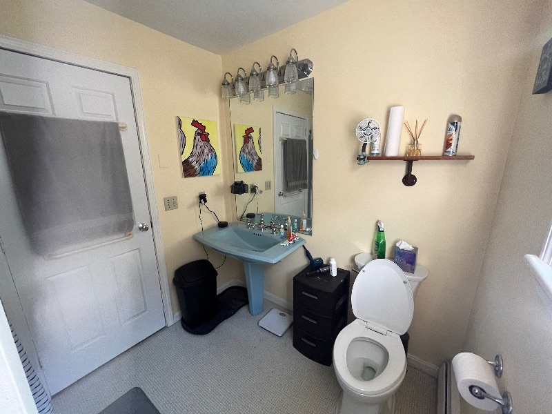Multiple private rooms available in an unbeatable location 5 minutes (1.5 miles) from UVM Medical Ce - Photo 11