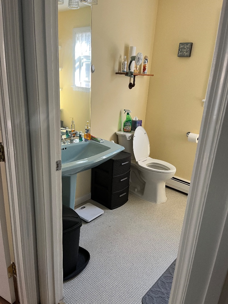 Multiple private rooms available in an unbeatable location 5 minutes (1.5 miles) from UVM Medical Ce - Photo 12