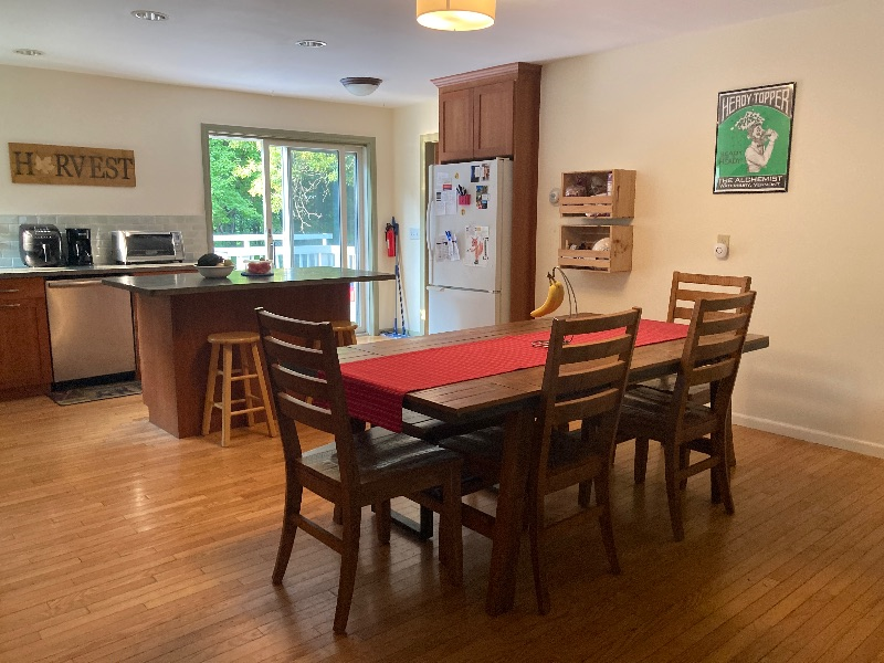Multiple private rooms available in an unbeatable location 5 minutes (1.5 miles) from UVM Medical Ce - Photo 5