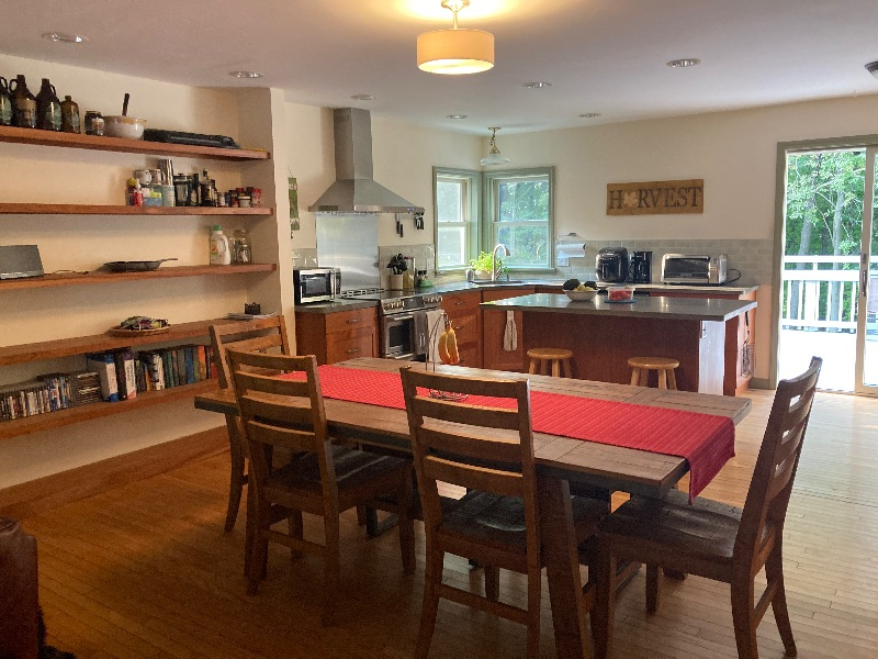 Multiple private rooms available in an unbeatable location 5 minutes (1.5 miles) from UVM Medical Ce - Photo 4