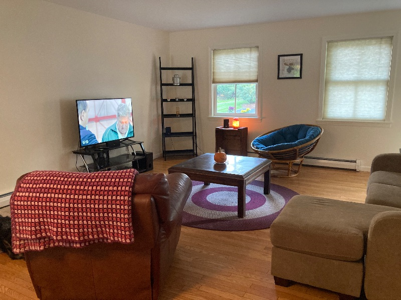 Multiple private rooms available in an unbeatable location 5 minutes (1.5 miles) from UVM Medical Ce - Photo 6