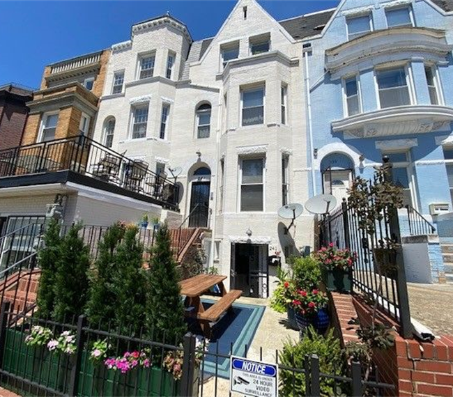 Renovated 2 bed/2 full bath with PRIVATE ENTRANCE, outdoor patio in central DC neighborhood - Photo 2