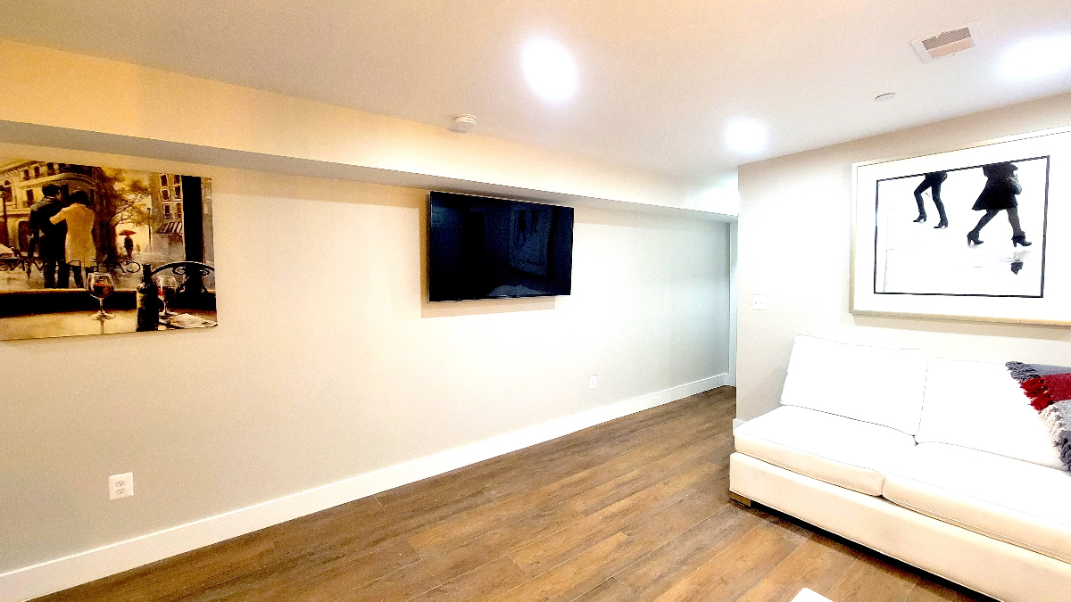 The Suites at  Bloomingdale - Photo 10