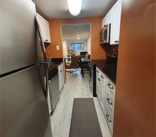 Immaculate  Stunning Home - Photo 4