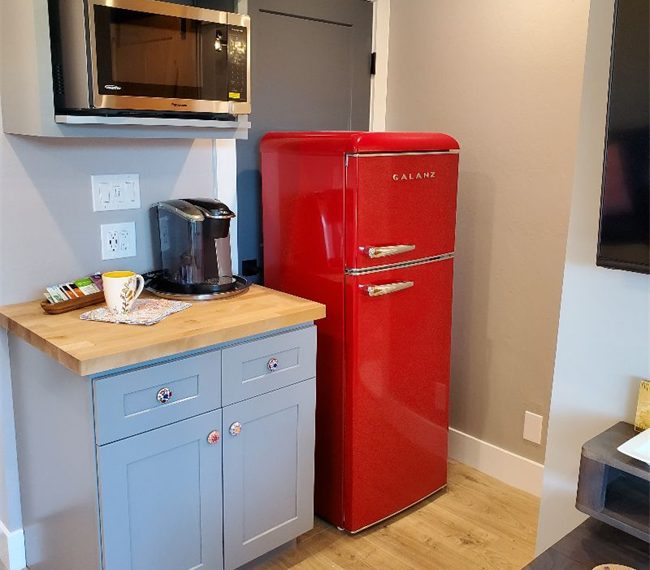 Updated Quiet Studio with Private Entrance ... - Photo 4