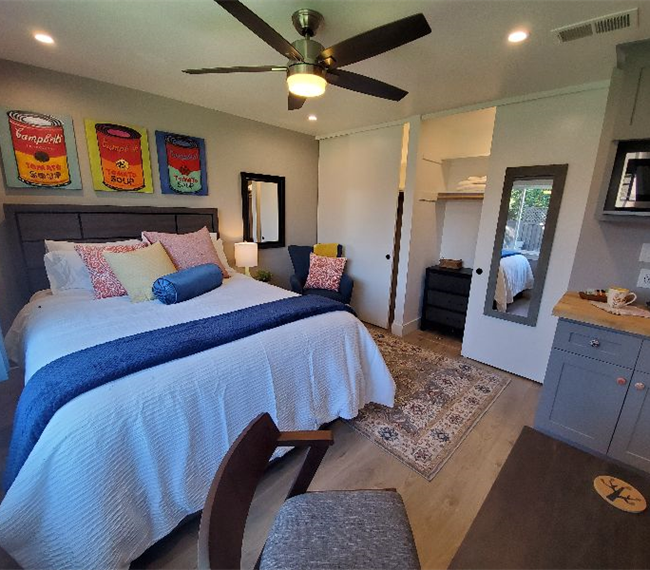 Updated Quiet Studio with Private Entrance ... - Photo 2