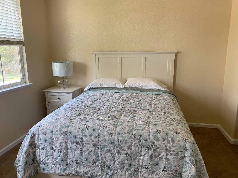Master Bedroom w/Private Bathroom**Utilities Incl.