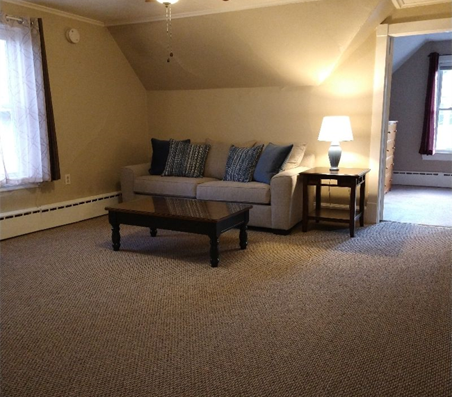 TRAVELING  NURSES-UPSTAIRS UNIT-NO PETS - Photo 9