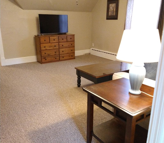 TRAVELING  NURSES-UPSTAIRS UNIT-NO PETS - Photo 10