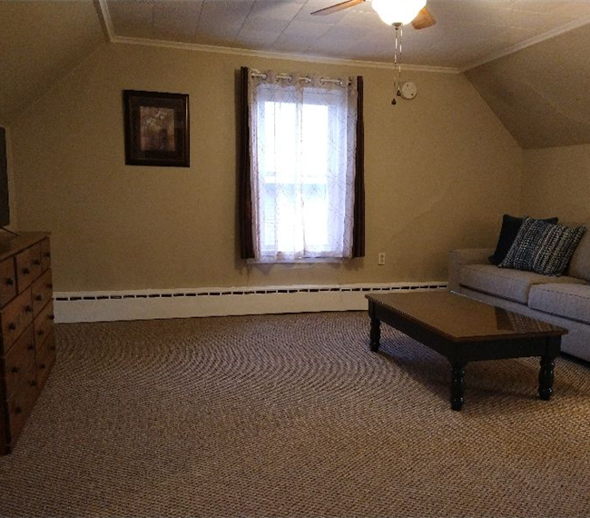 TRAVELING  NURSES-UPSTAIRS UNIT-NO PETS - Photo 11