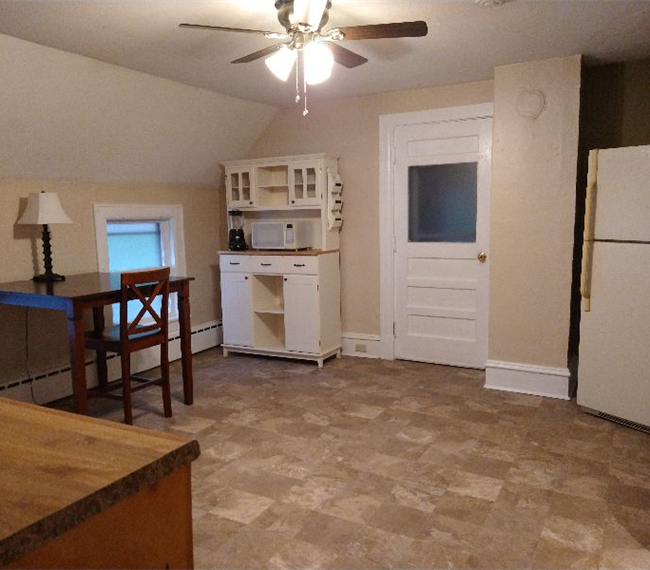 TRAVELING  NURSES-UPSTAIRS UNIT-NO PETS - Photo 6