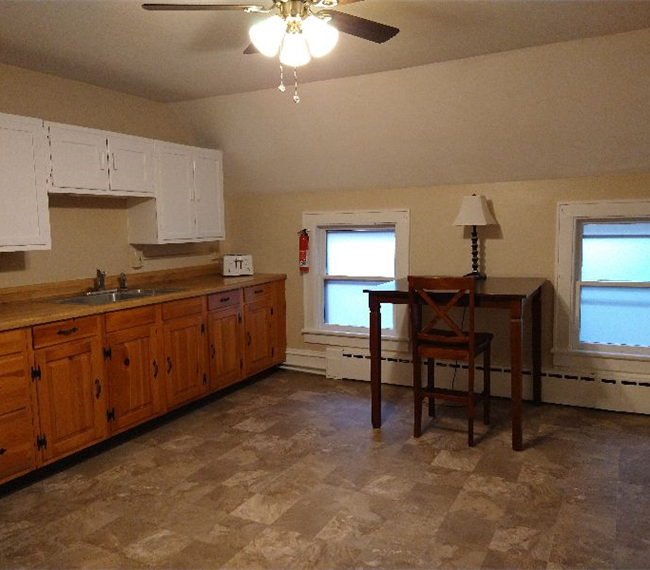 TRAVELING  NURSES-UPSTAIRS UNIT-NO PETS - Photo 8