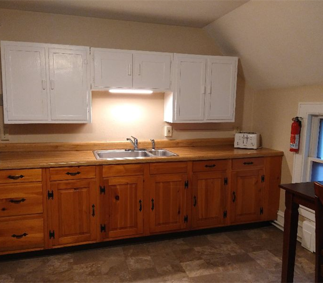 TRAVELING  NURSES-UPSTAIRS UNIT-NO PETS - Photo 7