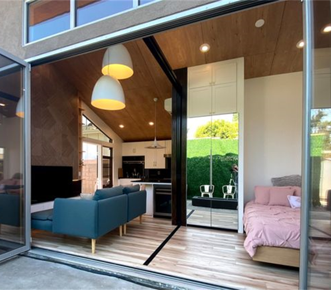 Luxury Westside Village Guest House - Photo 6