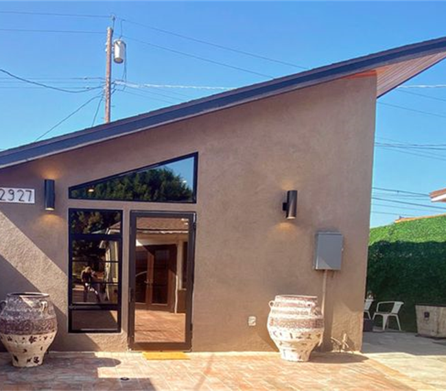 Luxury Westside Village Guest House - Photo 3