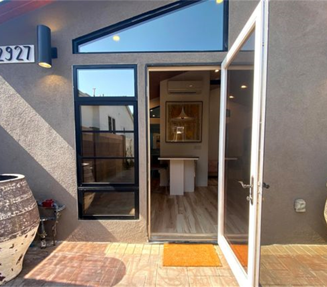 Luxury Westside Village Guest House - Photo 4