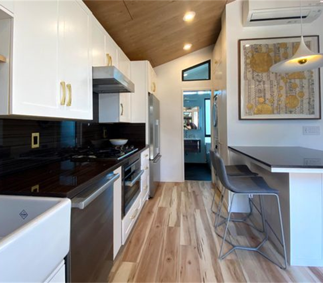 Luxury Westside Village Guest House - Photo 5