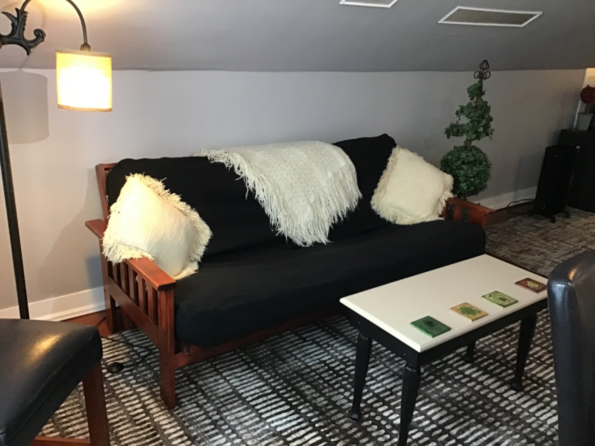 Spacious Apartment in Taftsville Village - Photo 3