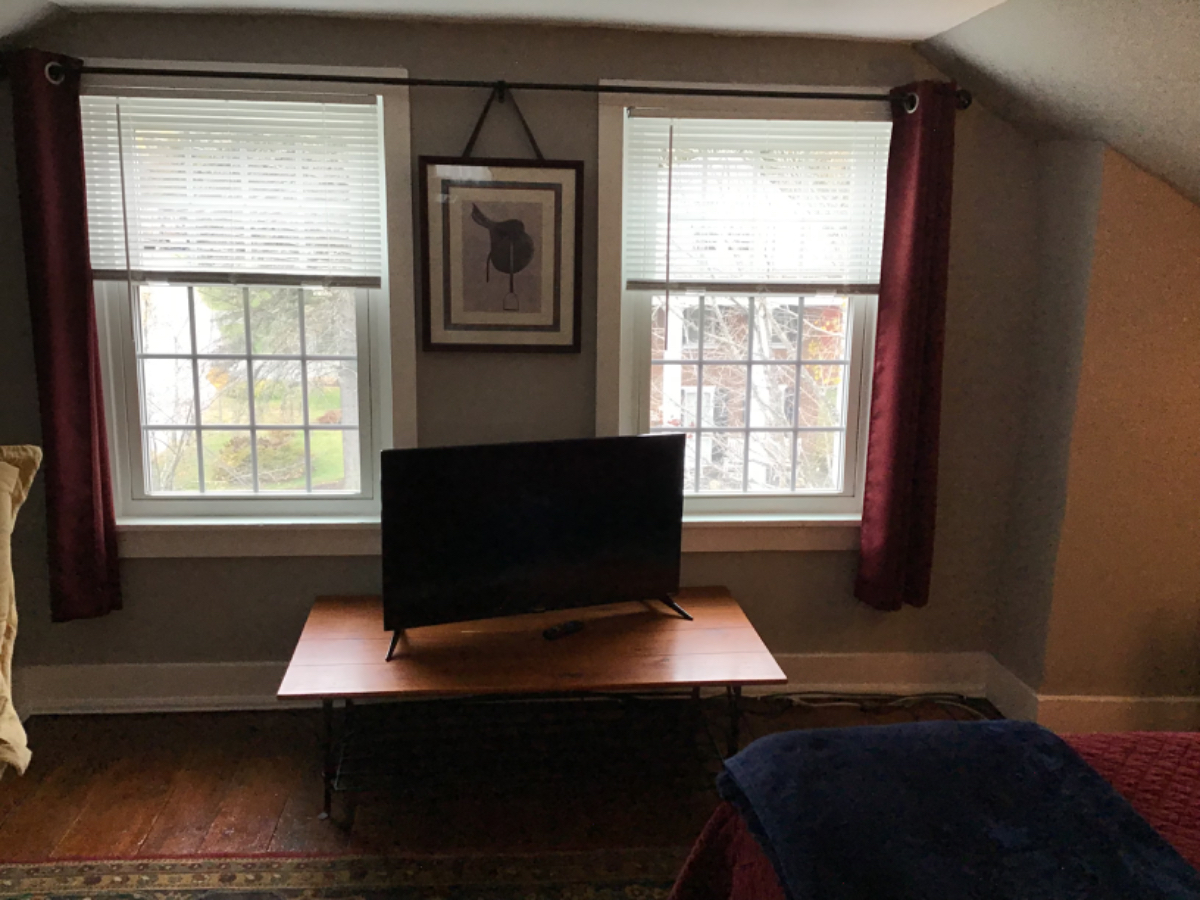 Spacious Apartment in Taftsville Village - Photo 11