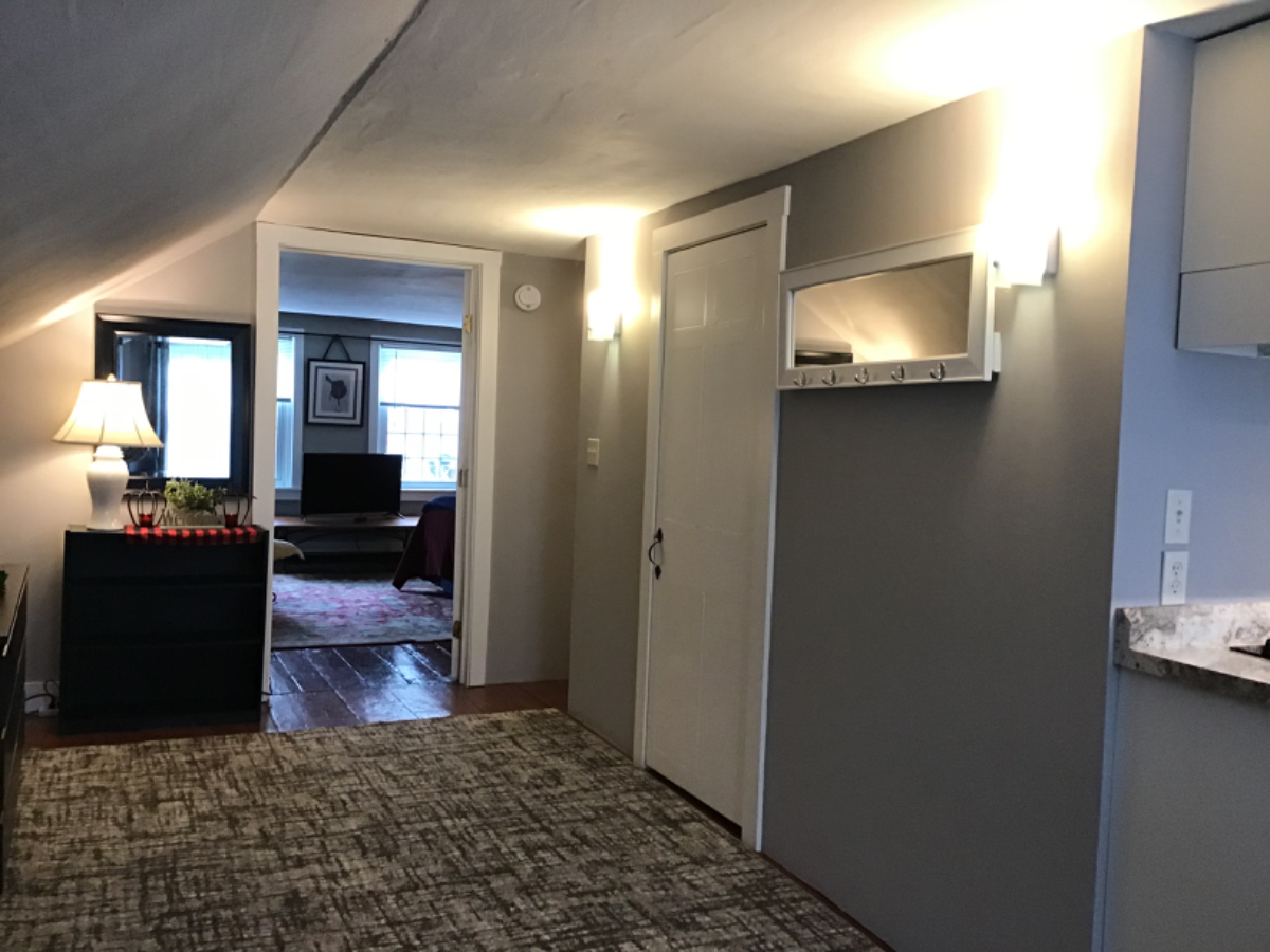 Spacious Apartment in Taftsville Village - Photo 6