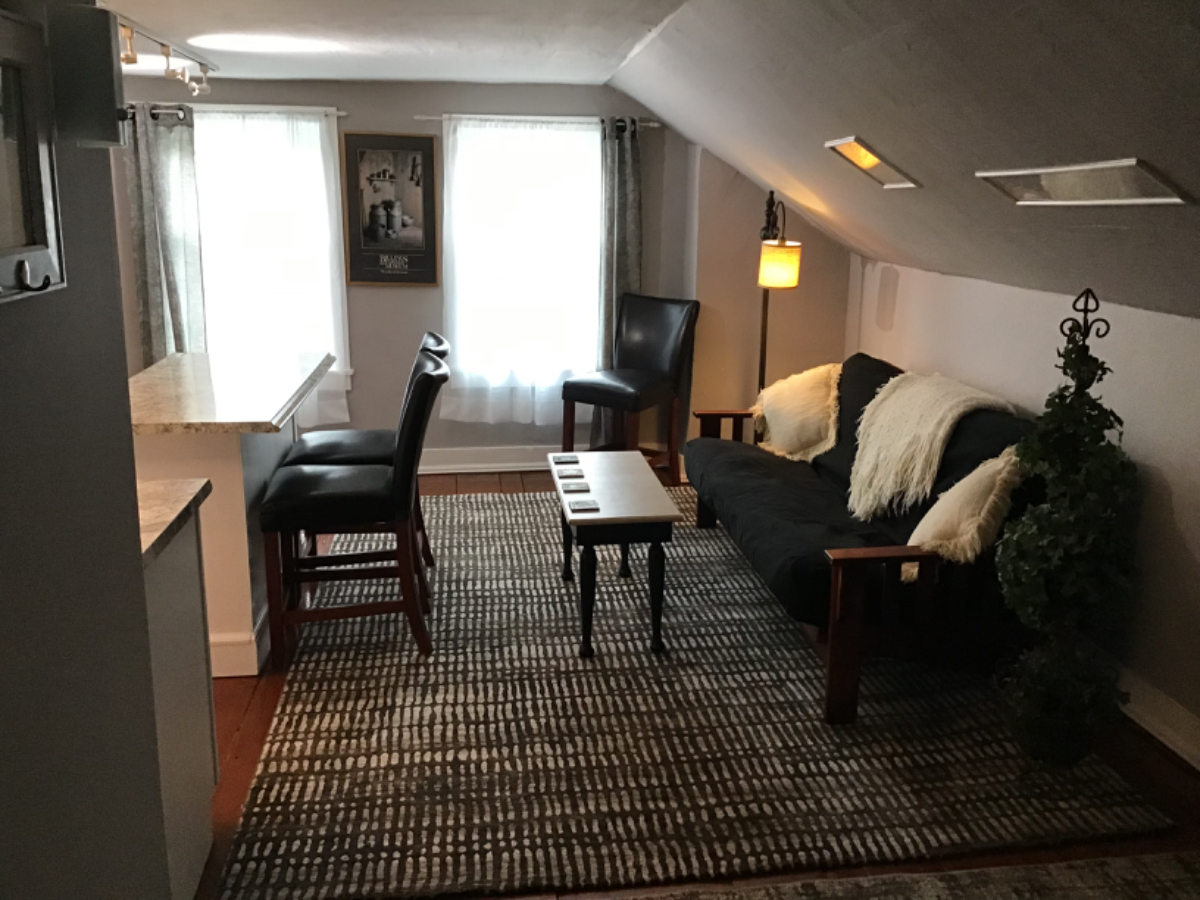 Spacious Apartment in Taftsville Village - Photo 4
