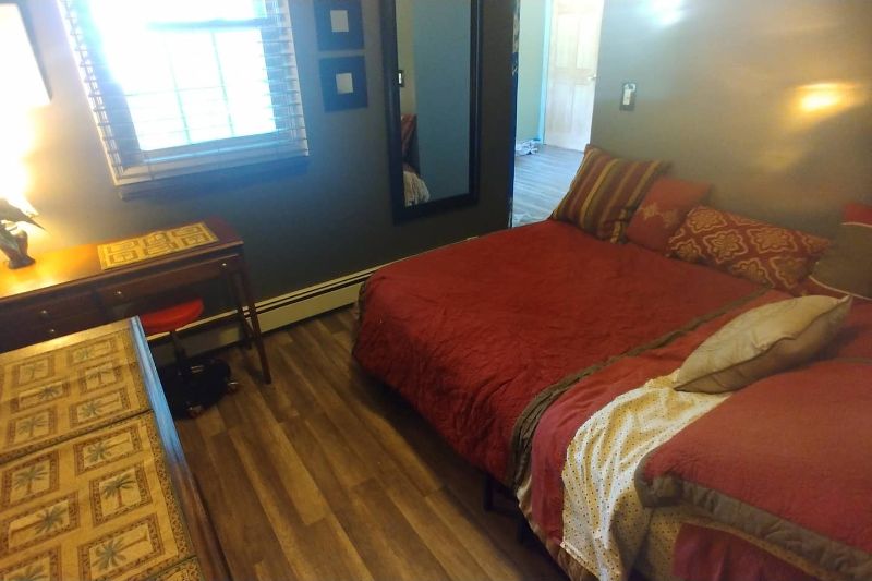 Studio Rooms 3 miles from SUNY Stony Brook, Mather  St Charles mini frig/microwave/coffee pot/WIFI/A - Photo 2