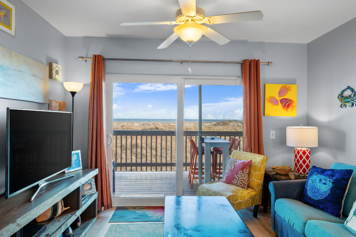 OCEANFRONT 2 BEDROOM 2 BATH CONDO -BEACH BLISS