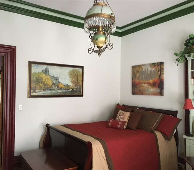Medical Campus/Allentown furnished one bedroom apartment in historic home - Photo 2