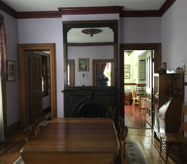 Medical Campus/Allentown furnished one bedroom apartment in historic home - Photo 3