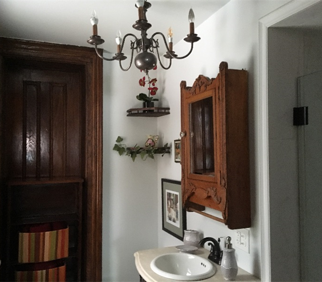 Medical Campus/Allentown furnished one bedroom apartment in historic home - Photo 4