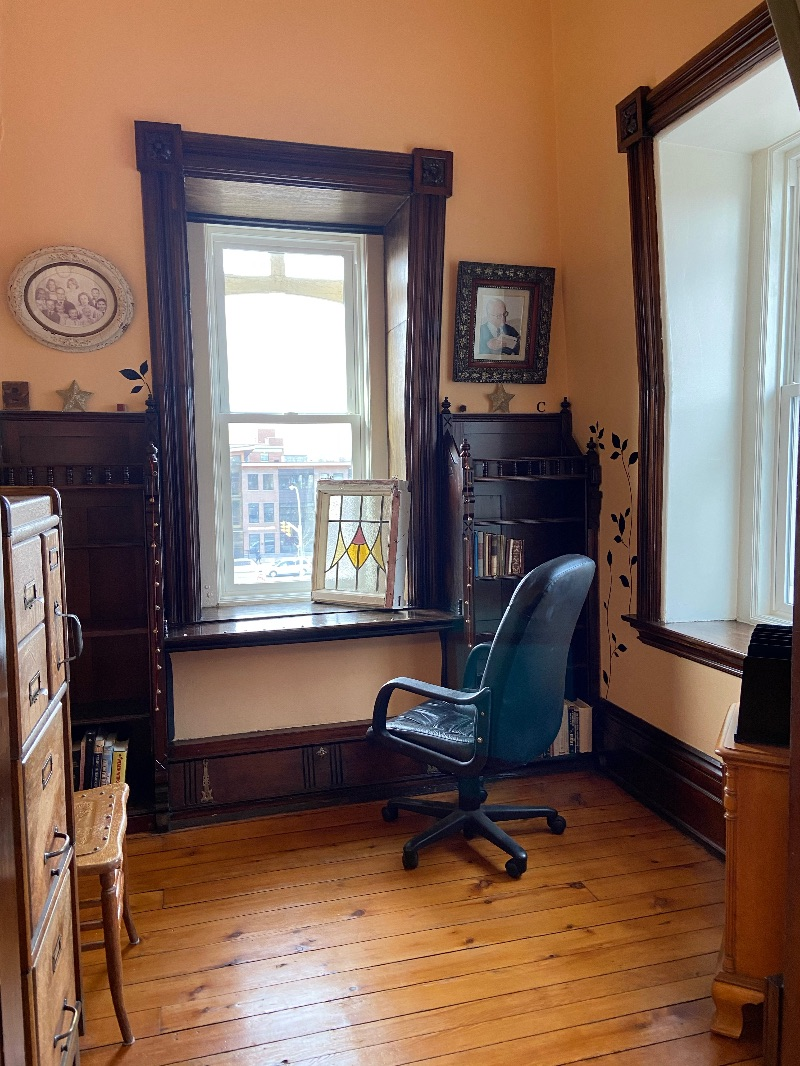 Medical Campus/Allentown furnished one bedroom apartment in historic home - Photo 2