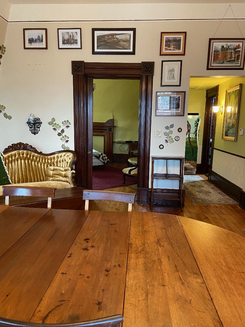Medical Campus/Allentown furnished one bedroom apartment in historic home - Photo 3