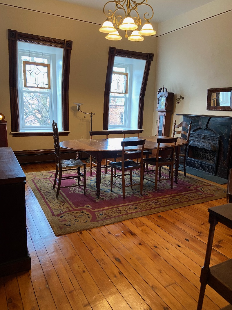 Medical Campus/Allentown furnished one bedroom apartment in historic home - Photo 4