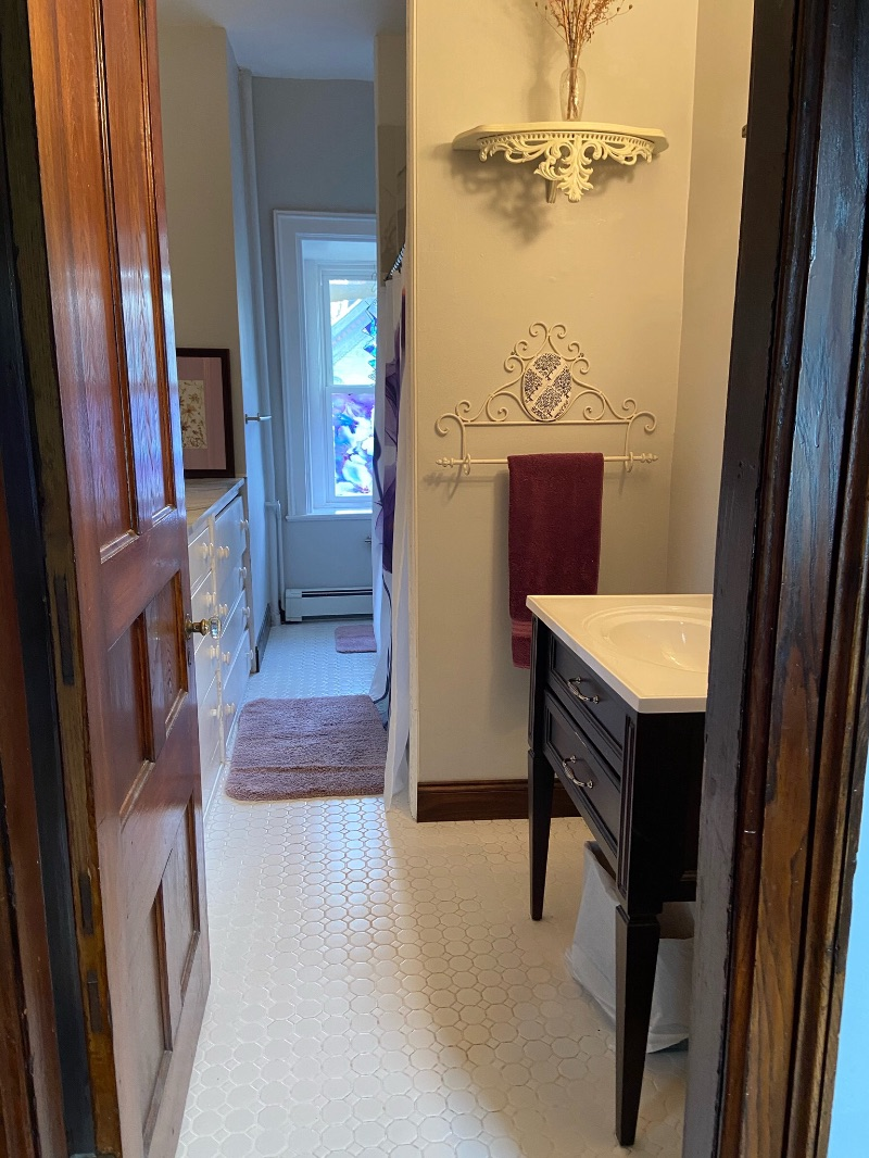 Medical Campus/Allentown furnished one bedroom apartment in historic home - Photo 7
