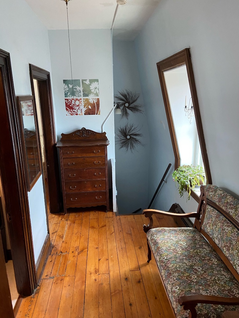Medical Campus/Allentown furnished one bedroom apartment in historic home - Photo 9