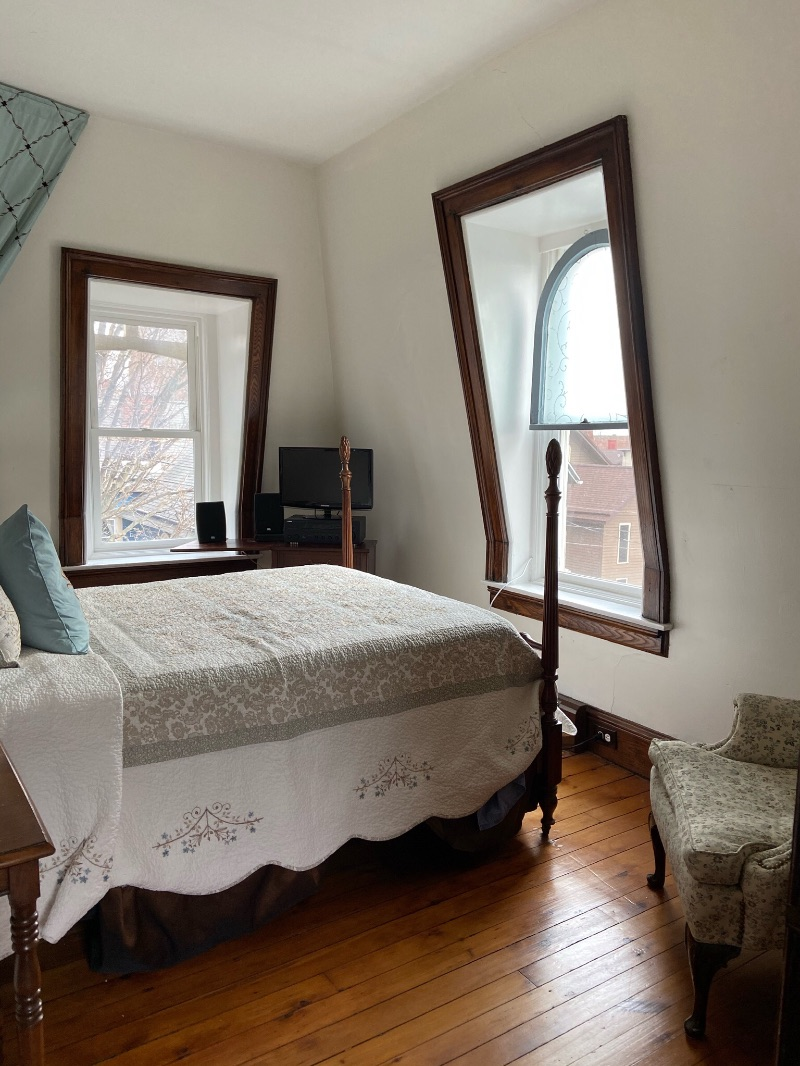 Medical Campus/Allentown furnished one bedroom apartment in historic home - Photo 8
