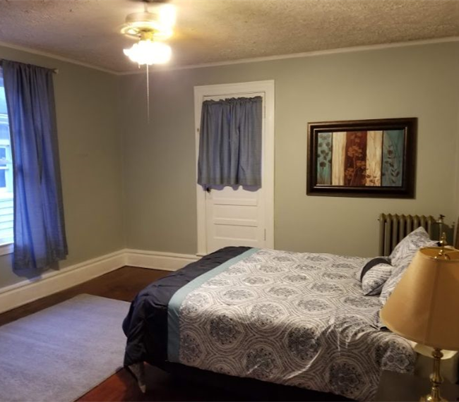 Large 5 bedroom house located in downtown Weston - Photo 2