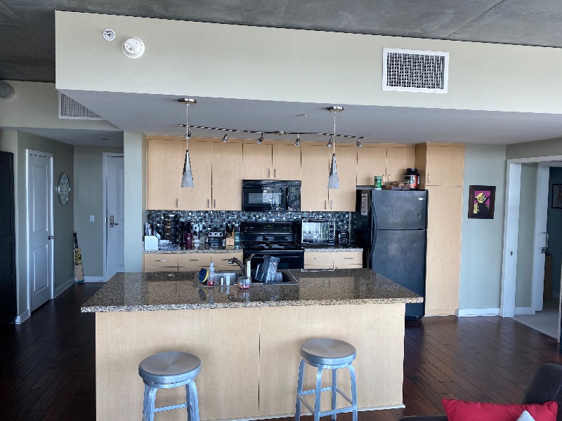 Luxury Urban High-Rise Downtown + 2 Parking Spaces in Garage - Photo 3