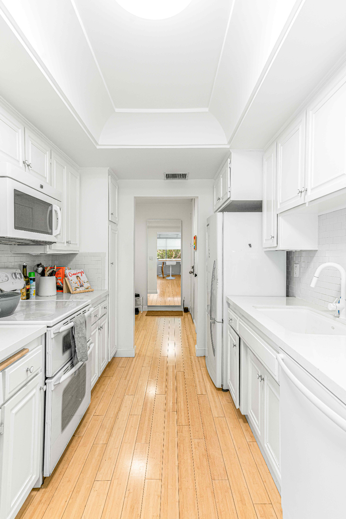 HUGE 1380 sqft 1BR 2BA (w/ King-size guest murphy bed) 2nd floor condo - Photo 4