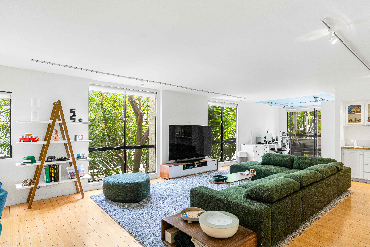 HUGE 1380 sqft 1BR 2BA (w/ King-size guest murphy bed) 2nd floor condo - Photo 1