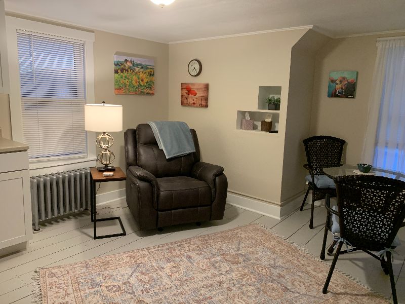 Vermont Cozy 1-bd, Apt 3 - Photo 2