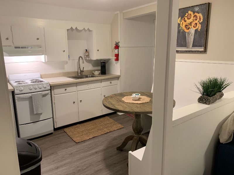 Vermont Cozy 1-bd, Apt 3 - Photo 6
