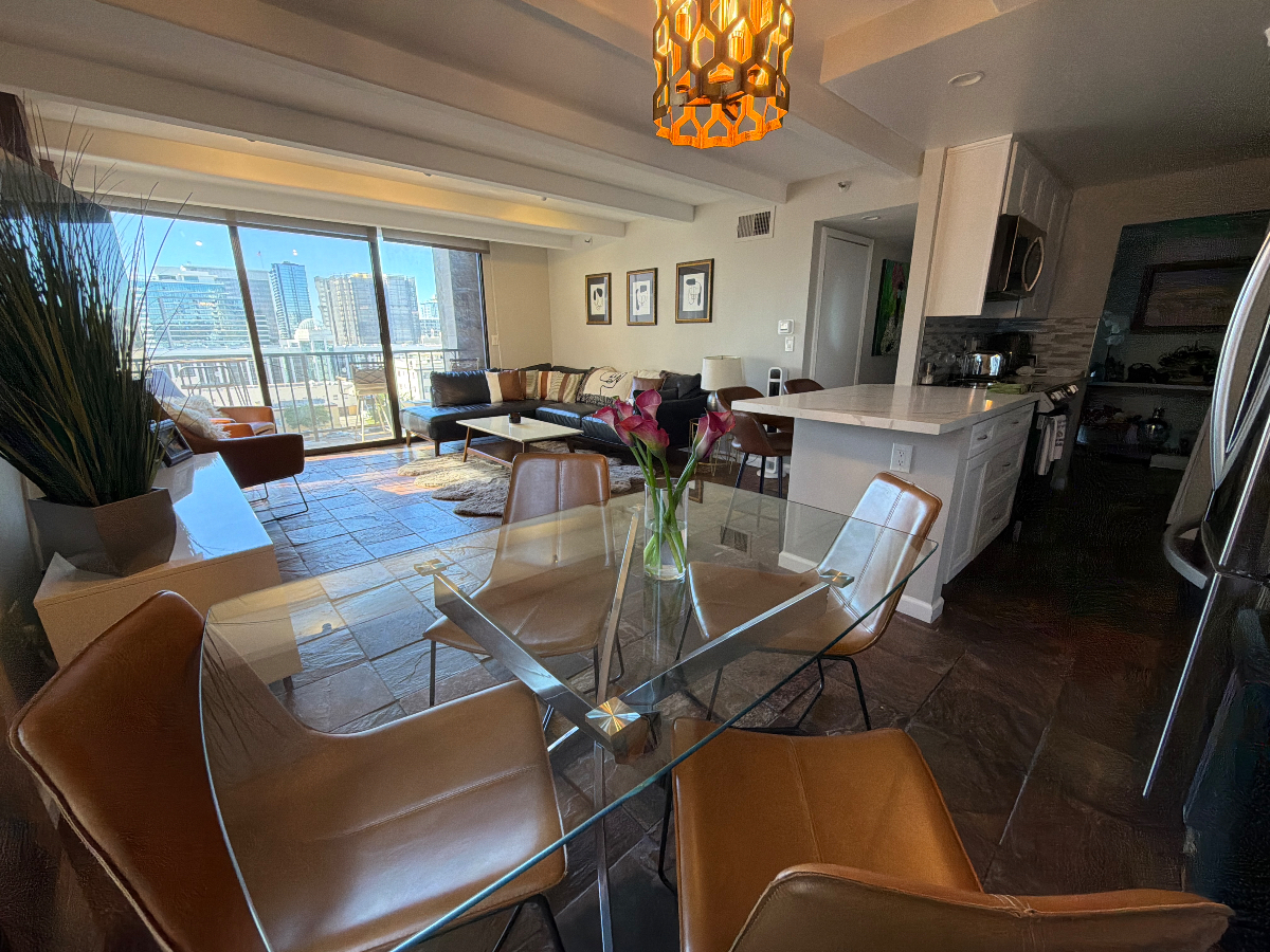 Downtown- Spacious Bright Condo in Ideal Location - Photo 3